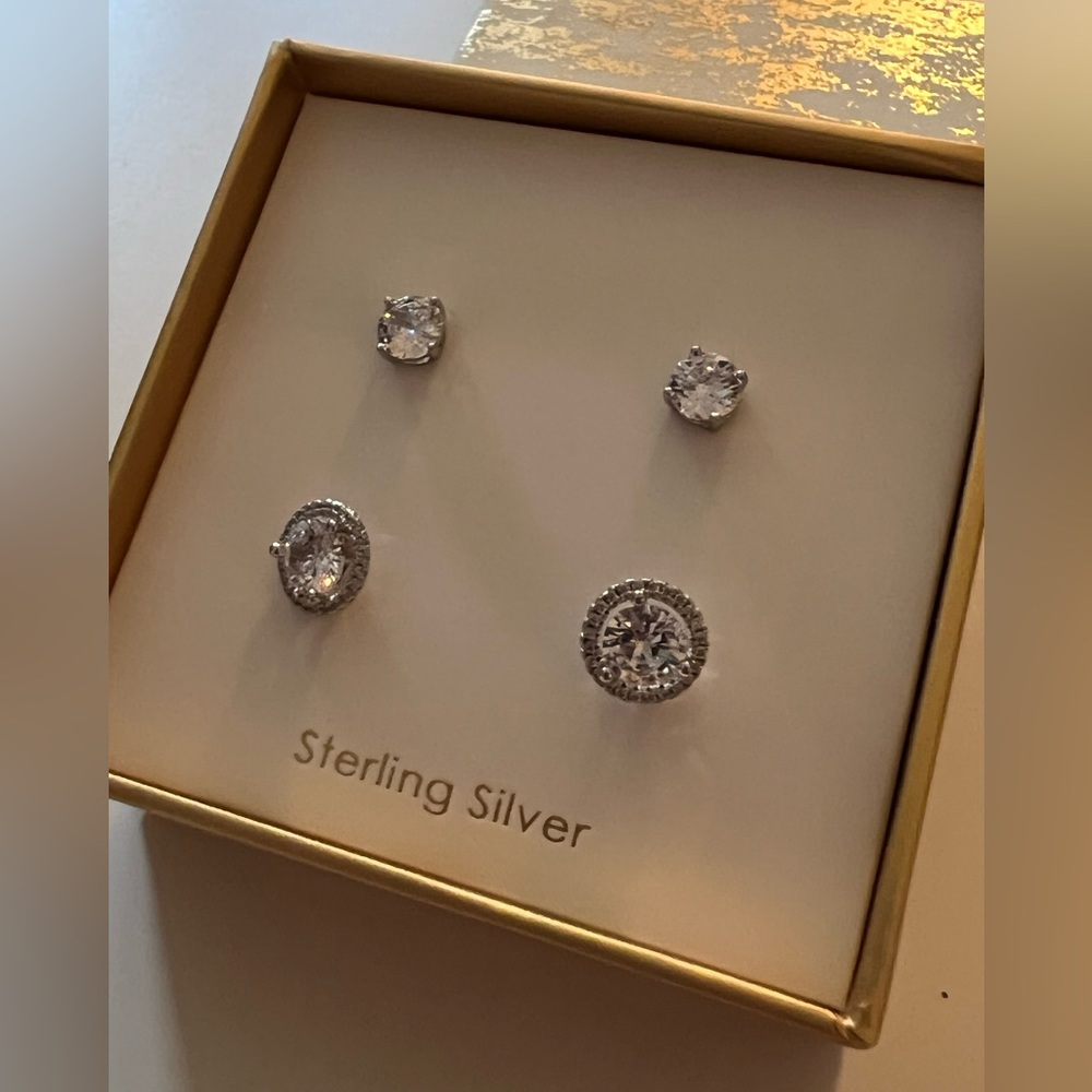 Set of 2 sterling silver earrings stud and diamond surrounded stud